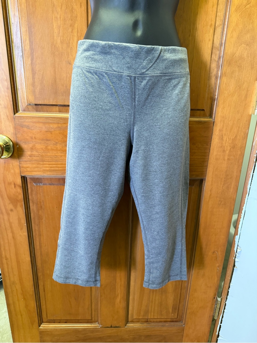Danskin Gray Cropped Capri Lounge Pants